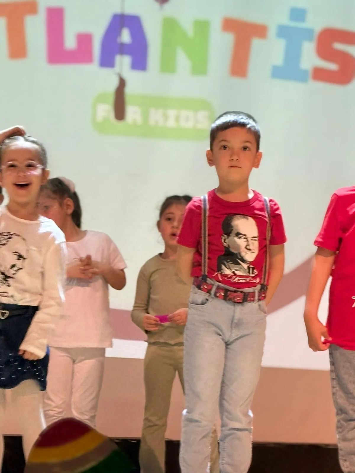 23 Nisan albümü - Çocuklarımızın sahne yorgunluğundan arındırıldığı, çok az izlenen , daha çok izleyen oldukları bir 23 Nisan ı geride bıraktık